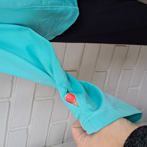 Under Armour Teal "keep You Cool" Cut Out Back Detail Top. Size Large. NWT - Picture 5 of 11